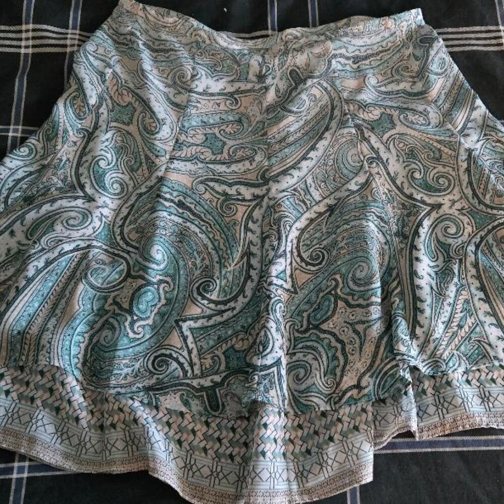 White House Black Market green paisley skirt, size 10, RARELY WORN